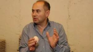 Milionarul Fănel Bogos are o viață extravagantă: botez cu 99 de nași și nuntă cu manechine și 500 de inviați