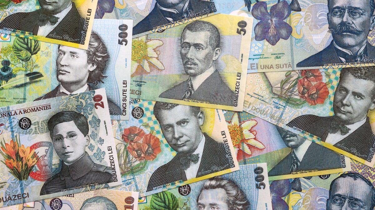 Schimbare importantă pentru părinți. CCR ar putea modifica legea indemnizațiilor: Familiile cer dreptate