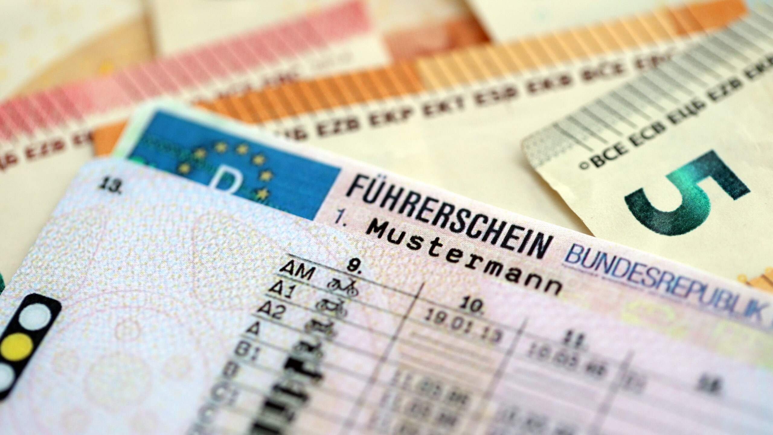 Șoferii care trebuie să-și schimbe permisul până pe 19 ianuarie: Va ...