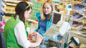 Plafonarea adaosului comercial la alimentele de bază din magazine