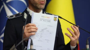 Plastifierea actelor oficiale, greșeala pe care o fac mulți români. Ce trebuie să faci în asemenea situații Explicația avocaților