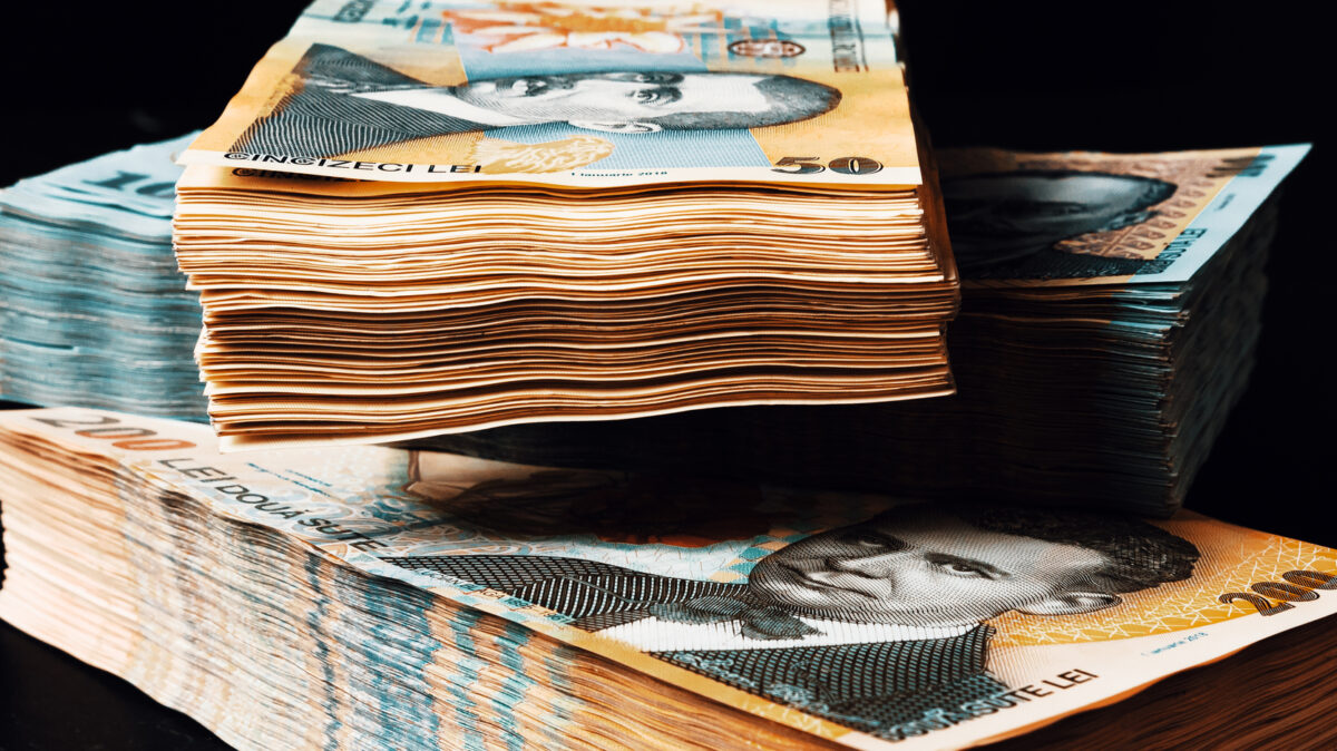 Premierul anunță modificări la cumulul pensiei cu salariul: Se elimină toate exceptiile, mai putin cele date de deciziile CCR