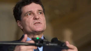 Președintele nu va schimba Constituția pentru pensiile speciale Trebuie să scădem pensiile și să mărim perioada la care pot