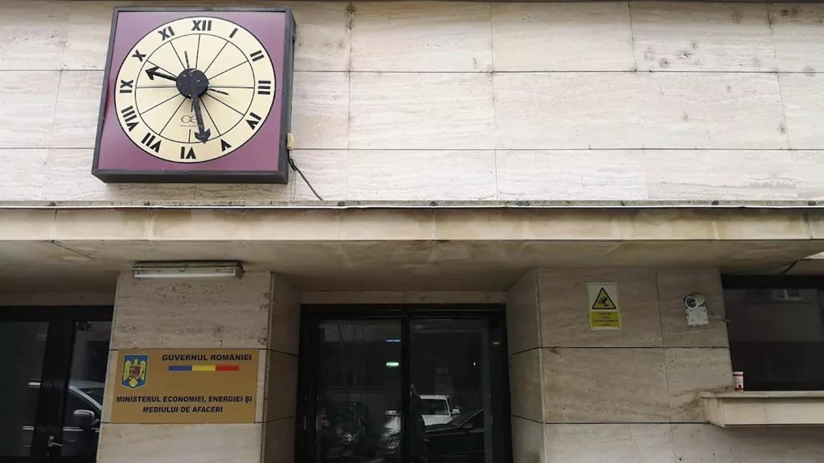 Sindicaliști din industria de apărare protestează la Ministerul Economiei. Nemulțumirile protestatarilor