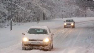 RAR clarifică miturile despre obligațiile șoferilor pe timp de iarnă ce este și ce nu este obligatoriu în mașină