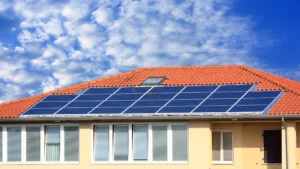 Românii ar putea cumpăra energie mai ieftină în 2026. Vor putea lua energie direct de la vecinii prosumatori