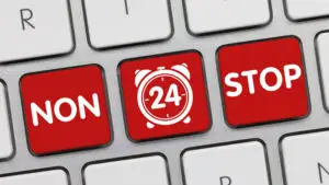 Taxă majorată după ora 22:00. Programul prelungit ar putea obliga comercianții la costuri mai mari: Majorarea este justificată