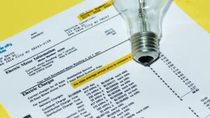 Sfaturi utile pentru a economisi energie. Greșeala pe care o fac românii după ora 17:30. Secretul unei facturi mici