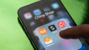 Shein și Temu, vizate de noi taxe vamale. Cum vor fi afectați românii din aceste stat