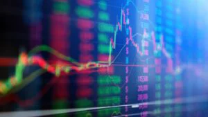 XTB prezintă cele 6 mari riscuri care ar putea influența perspectivele economice