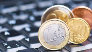 Sondaj BEUC Peste jumătate dintre europeni se tem că euro digital. Cum va arăta viitorul fără numerar