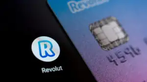 Revolut face un pas major pe piața bancară din Europa. Ce urmează pentru milioane de clienți