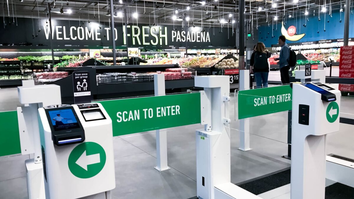 Unde casierul lipsește, dar privirile rămân! Supermarketurile se schimbă sub ochii tehnologiei