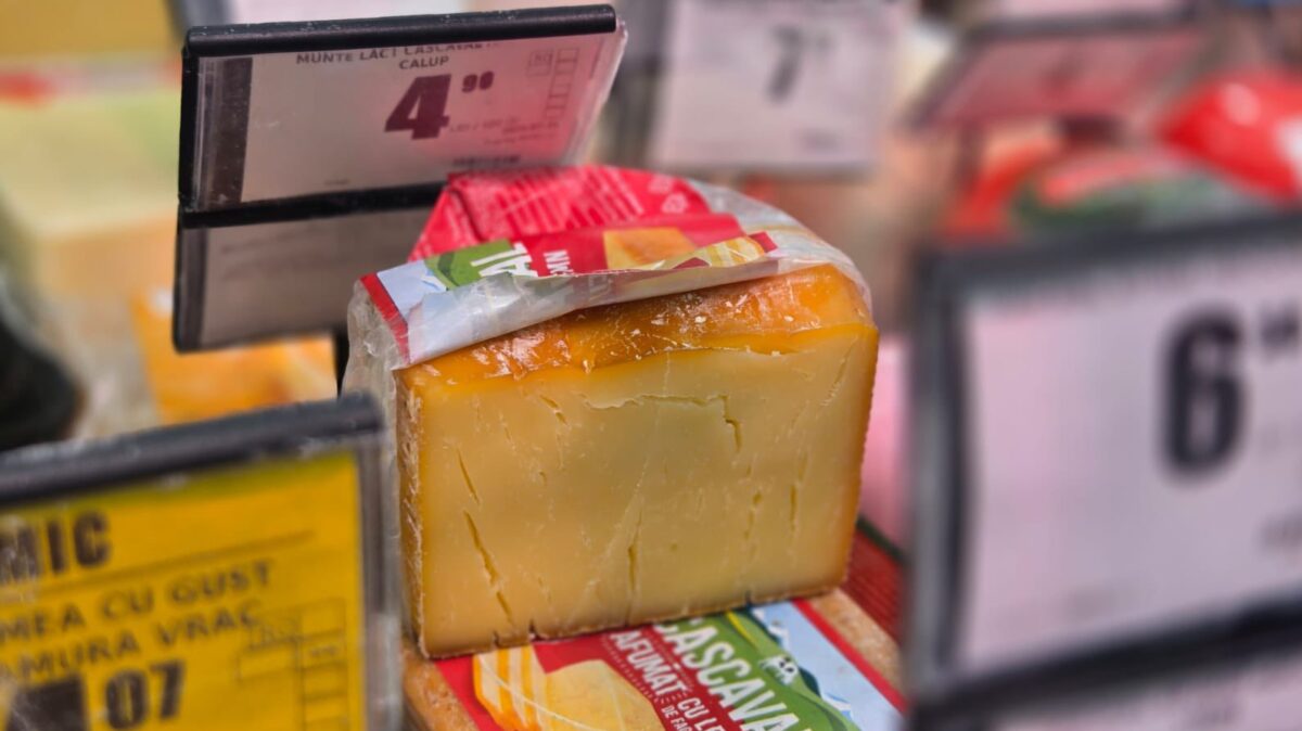 ANPC a găsit nereguli și mizerie în magazine înainte de Crăciun. Produse de peste 1,17 mil. de lei, oprite de la vânzare