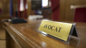 Avocat la tribunal