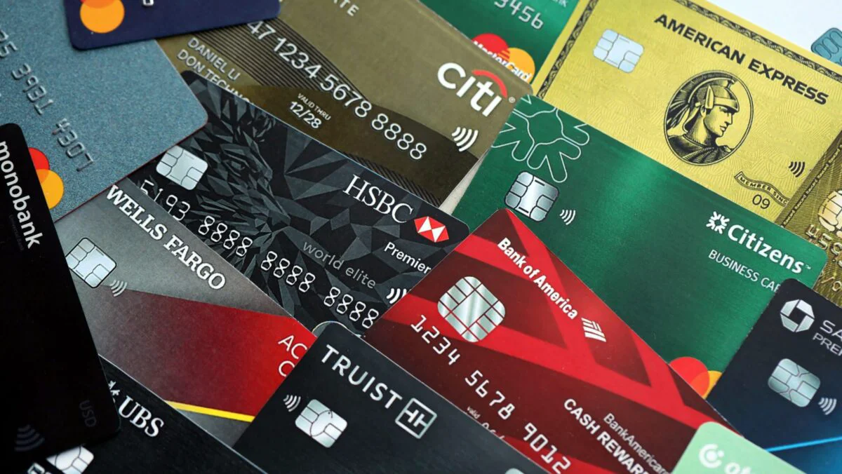 Se închid conturile bancare. Clienții primesc notificare de la bancă, chiar dacă nu au încălcat regulile și nu au datorii. Unde se întâmplă asta