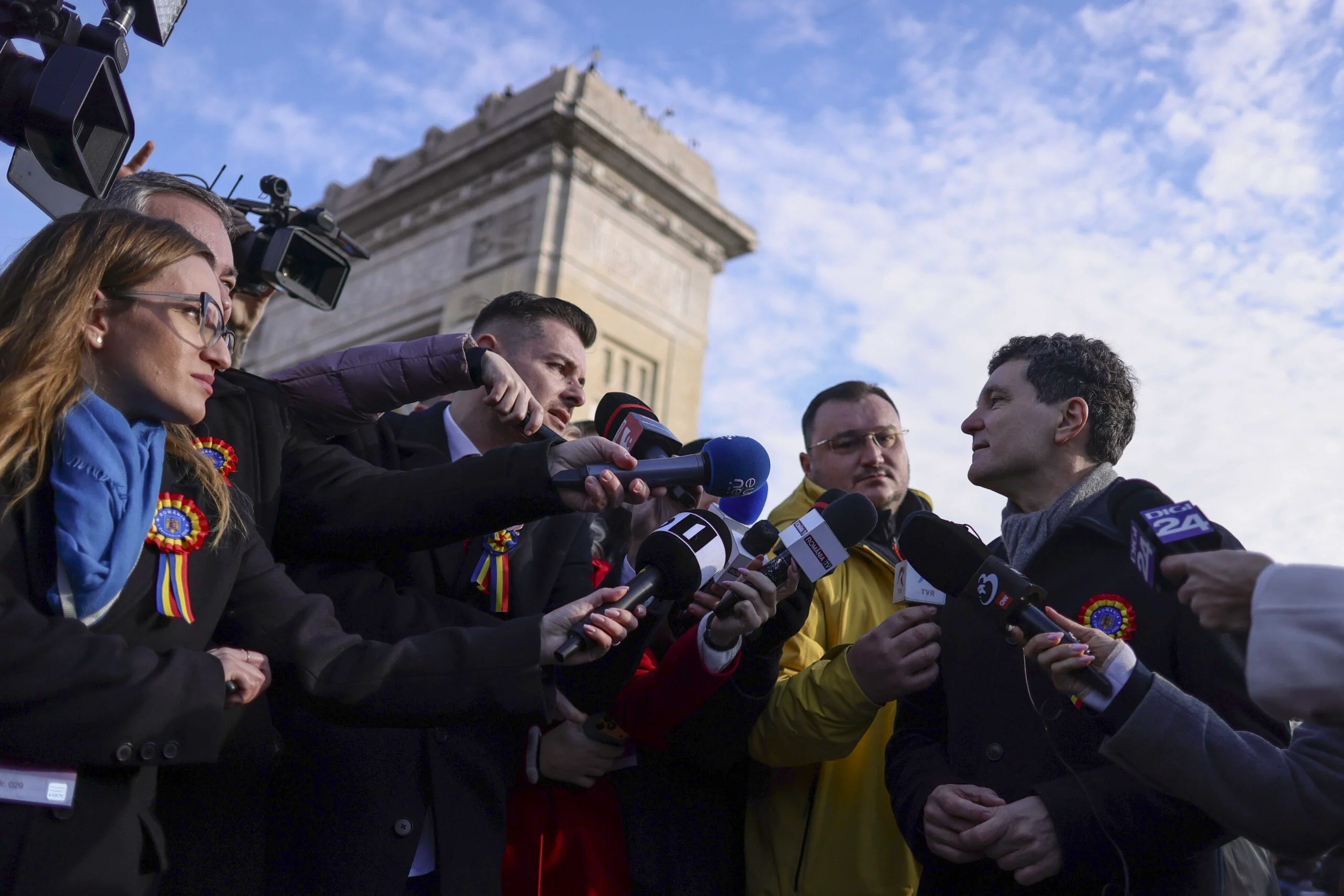 SURSA FOTO:INQUAM - INSTANT - FINAL PARADA - SALVA TUN - PRESEDINTE IN PUBLIC