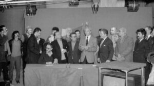 Ion Iliescu și Teodor Brateș în studioul TVR la Revoluție