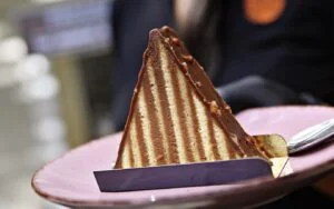 La Zelateria se regăsesc tot felul de prăjituri, de torturi și de alte produse dulci. (sursă foto - arhiva companiei)