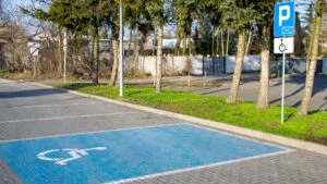 Loc de parcare pentru persoanele cu dizabilități
