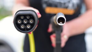 Mașină electrică versus mașină pe benzină sau motorină