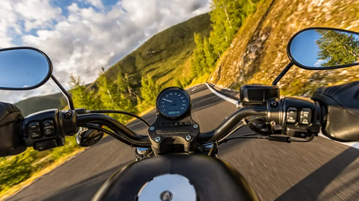 Motocicletă la munte