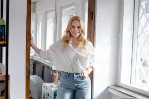 Cum a creat Adina Foldager brandul Adinish fără să joace după regulile industriei