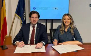 Guvernul și Asociația „Eu te iubesc” semnează un memorandum pentru protejarea copiilor în fața adicțiilor (sursă foto: Asociația „Eu te iubesc”)