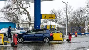 Prețuri carburanți. Vești pentru șoferi. Cât costă un litru de motorină sau benzină. Schimbare în toată țara