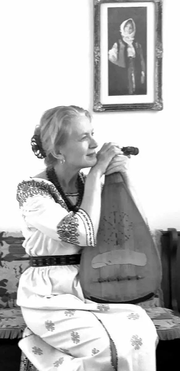 Rodica Manciu, doamna cu cobza