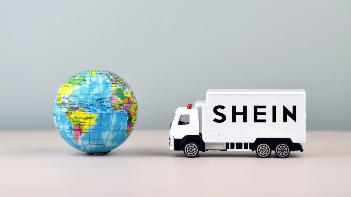 Adio, colete ieftine de pe Shein și Temu. Taxa 25 de lei pentru coletele din afara UE. Se aplică de la 1 Ianuarie