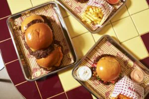 PHATTY, un fast-food premium, pas cu pas. Care este povestea burgerului subțire (sursă foto: arhiva companiei)