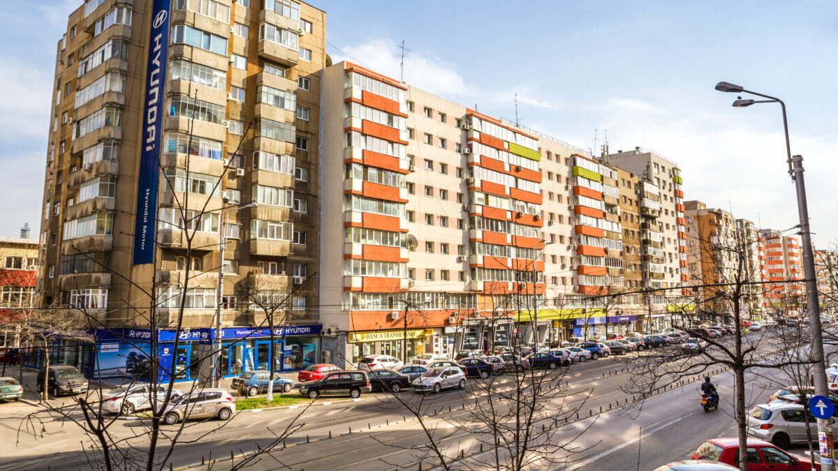 Lift pentru cei care stau la bloc. Sunt vizate clădirile vechi cu 3 sau 4 etaje: Aproximativ 3,8 milioane de români vor beneficia