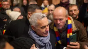 Călin Georgescu, ținta unui incident la Alba Iulia. Ce i-au făcut „Lupii Tricolori” de 1 Decembrie: Spune numai minciuni