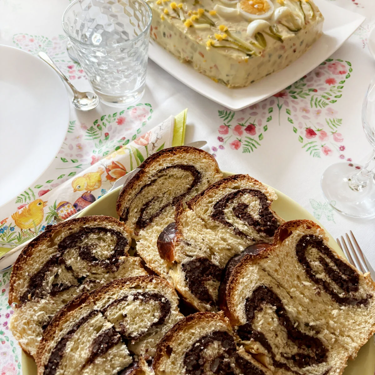 Unde e interzis să păstrezi cozonacul după Crăciun. După câte zile se strică cozonacul făcut în casă și salata boeuf