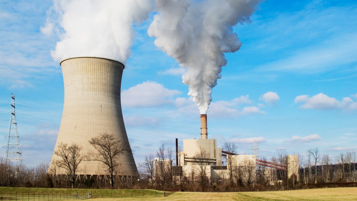 Comisia Europeană extinde regulile ETS pentru a proteja industriile mari consumatoare de energie de mutarea producției în afara UE