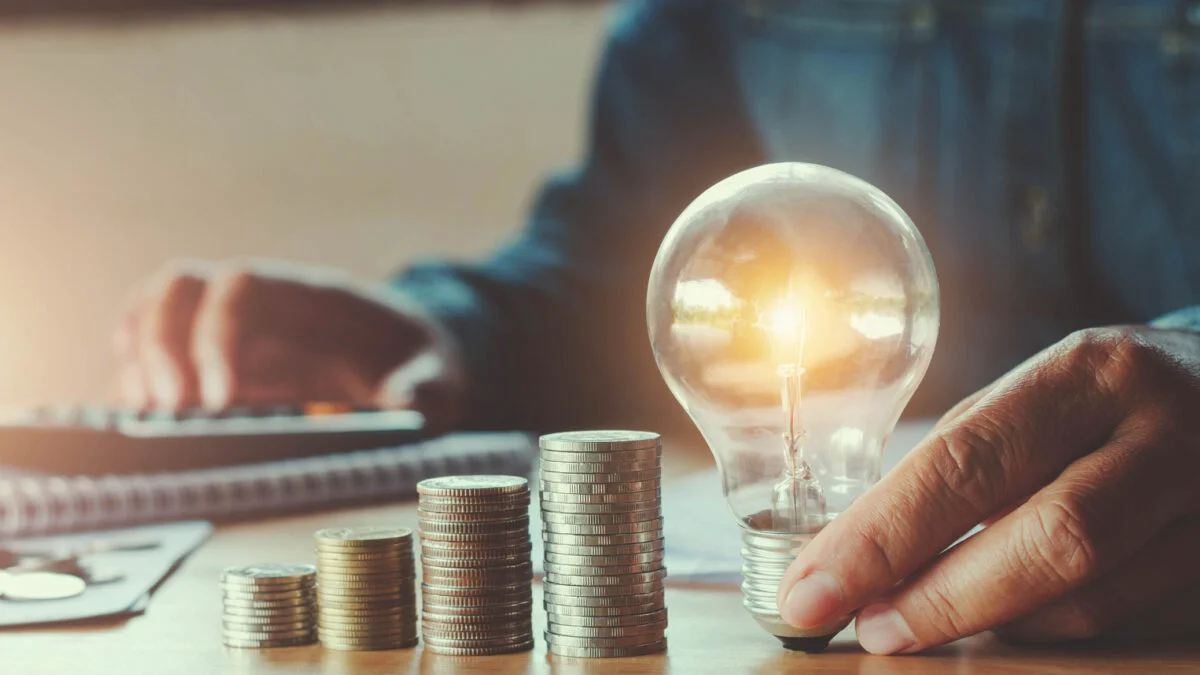 Facturile la energie ating niveluri record în România. Cererea din Ucraina și Moldova afectează prețurile