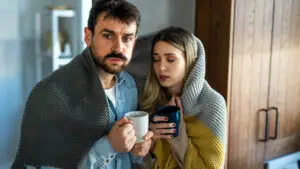 Facturile pentru încălzire îi sărăcesc pe români. Cât plătești în decembrie dacă ai garsonieră sau apartament cu 2 sau 3 camere