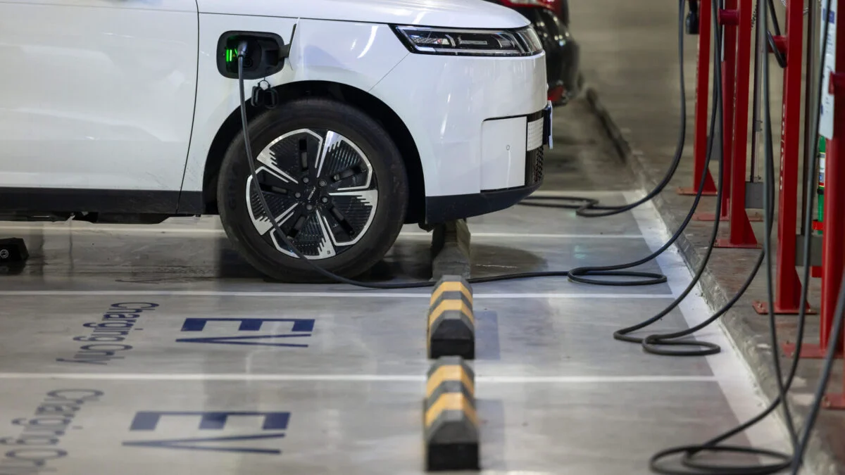 Impozit fix anual pentru mașini. Se introduce de la 1 ianuarie 2026. Cine sunt cei care plătesc obligatoriu