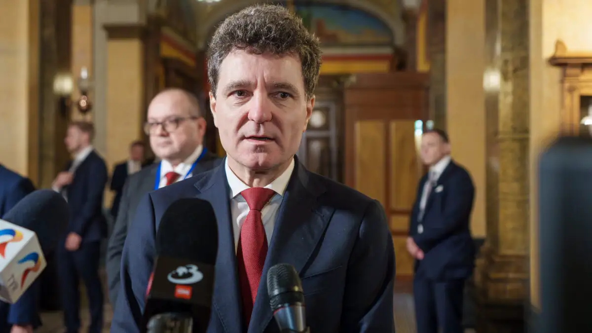 EXCLUSIV. Război intern în România, între găștile puterii. Nicușor Dan, un președinte rătăcit