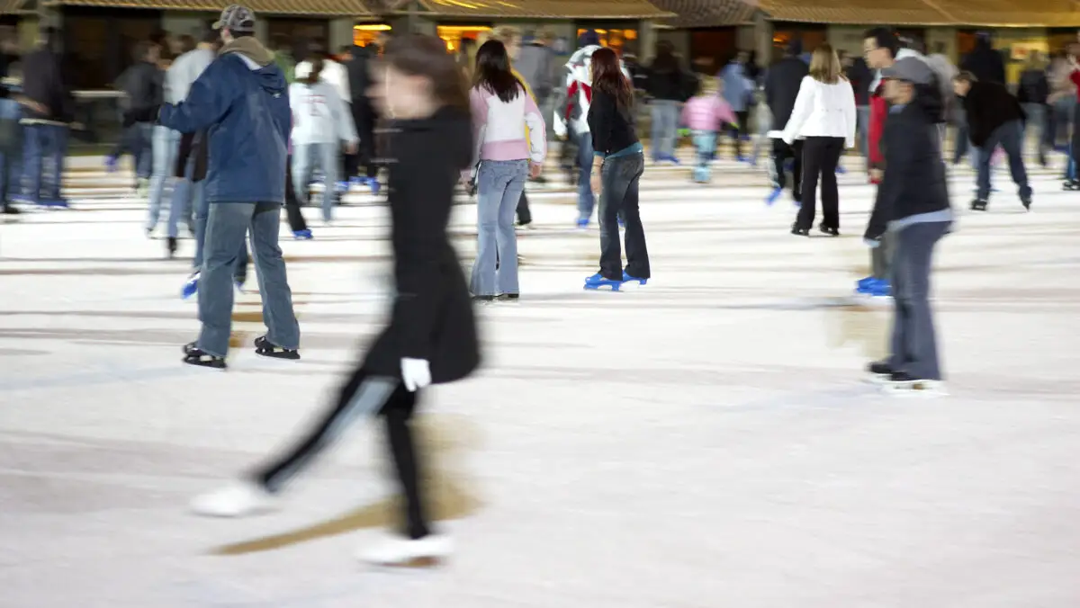 Cele mai populare patinoare din București, Cluj-Napoca și Timișoara. Program, tarife și facilități în decembrie 2025