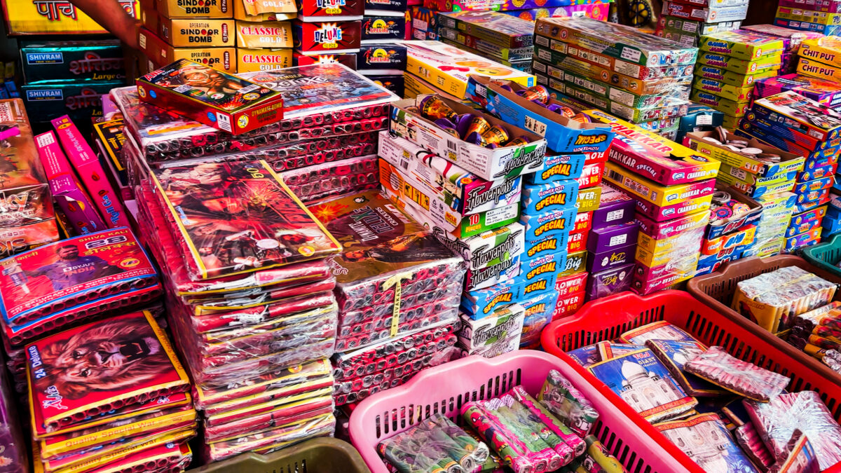 Amendă 7.500 lei de Revelion. Decizie pentru românii ce folosesc aceste petarde și pocnitori. Lege în vigoare din 2025