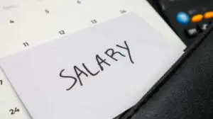 Schimbare majoră pentru angajatori și salariați. Apar noi reguli privind salariile