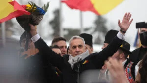 Călin Georgescu și susținătorii săi, în Parcul Carol