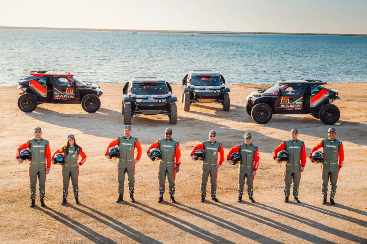 Dacia Sandrider și piloții echipei