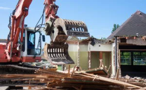 Demolare casă veche