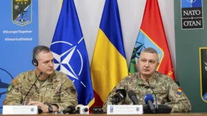 Generalul Alexus G. Grynkewich, comandantul suprem al Forțelor Aliate din Europa (SACEUR) și Generalul Gheorghiță Vlad, șeful Statului Major al Apărării