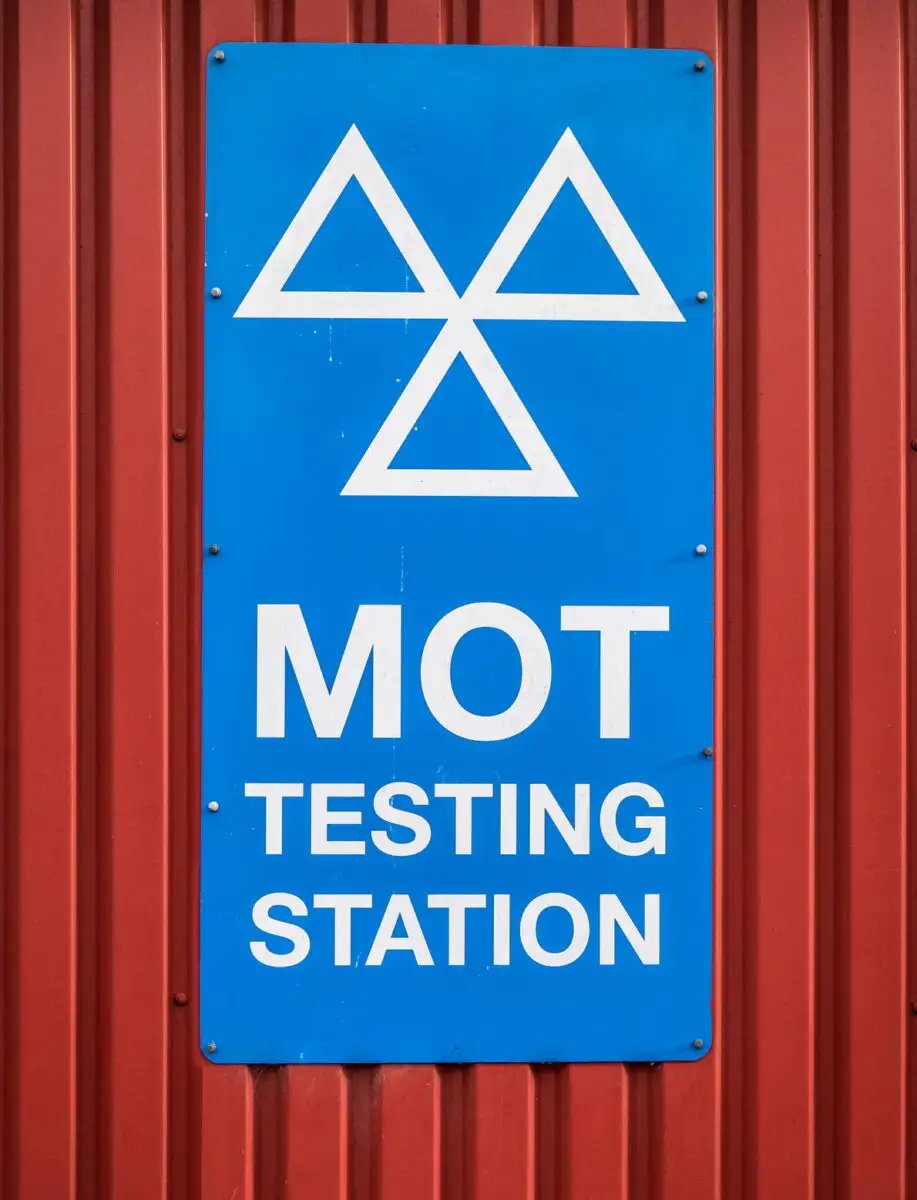 MOT Testing Station, inspecția tehnică periodică în Marea Britanie