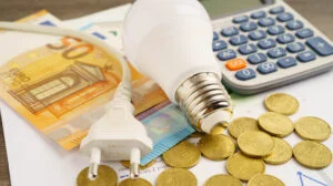 Obiceiurile care cresc factura la curent