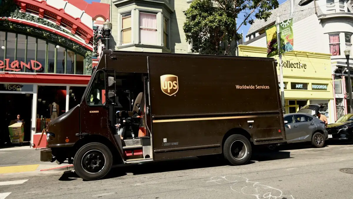 UPS anunță eliminarea a 30.000 de locuri de muncă. Concedierile fac parte dintr-un amplu plan de restructurare și separare de Amazon